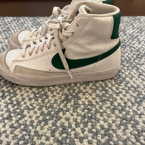 Nike blazer with green swoosh. - Picture 4 of 5